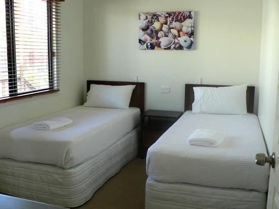 Tin Can Bay Marina Villas Extérieur photo